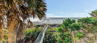 Oceanfront, event-friendly home with multiple decks & WiFi - 2 dogs ok