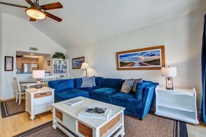 Een televisie, een dvd-speler en een kantoor