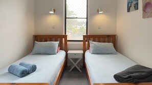 2 chambres, fer et planche à repasser, Wi-Fi gratuit, draps fournis