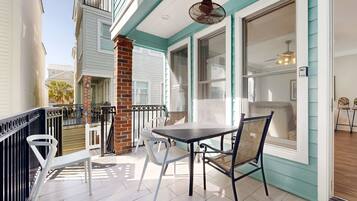 تناول الطعام بالخارج