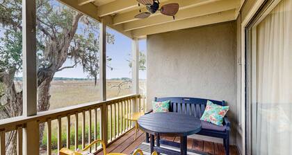 Charming Coastal Condo, with Shared Pool, Fitness Center & Dock