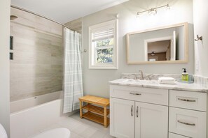 Shower, towels, shampoo