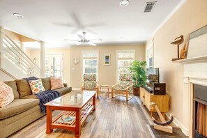 TV, lareira, escritórios