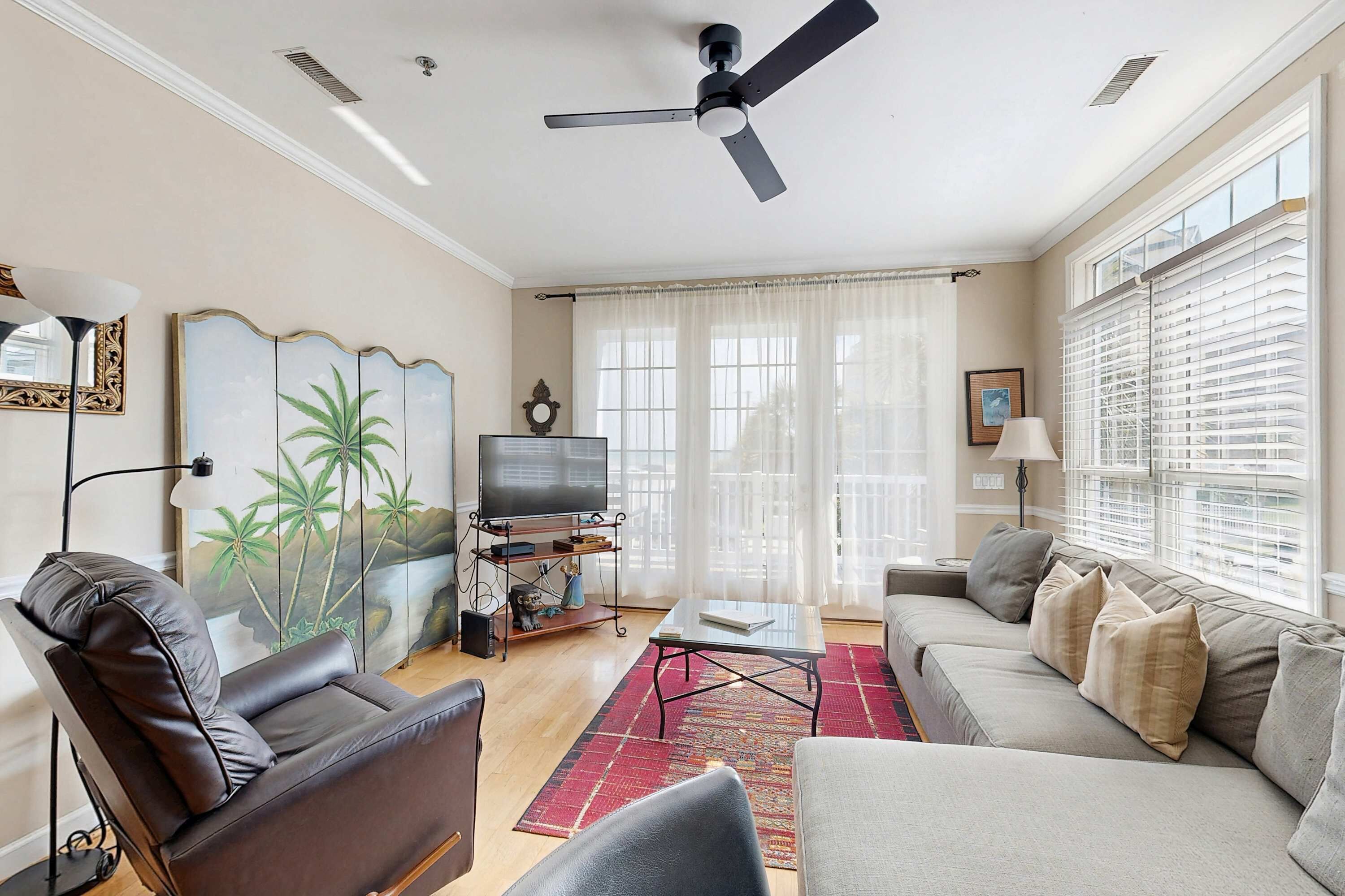 Televisión y oficina 