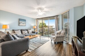 Een televisie en een kantoor