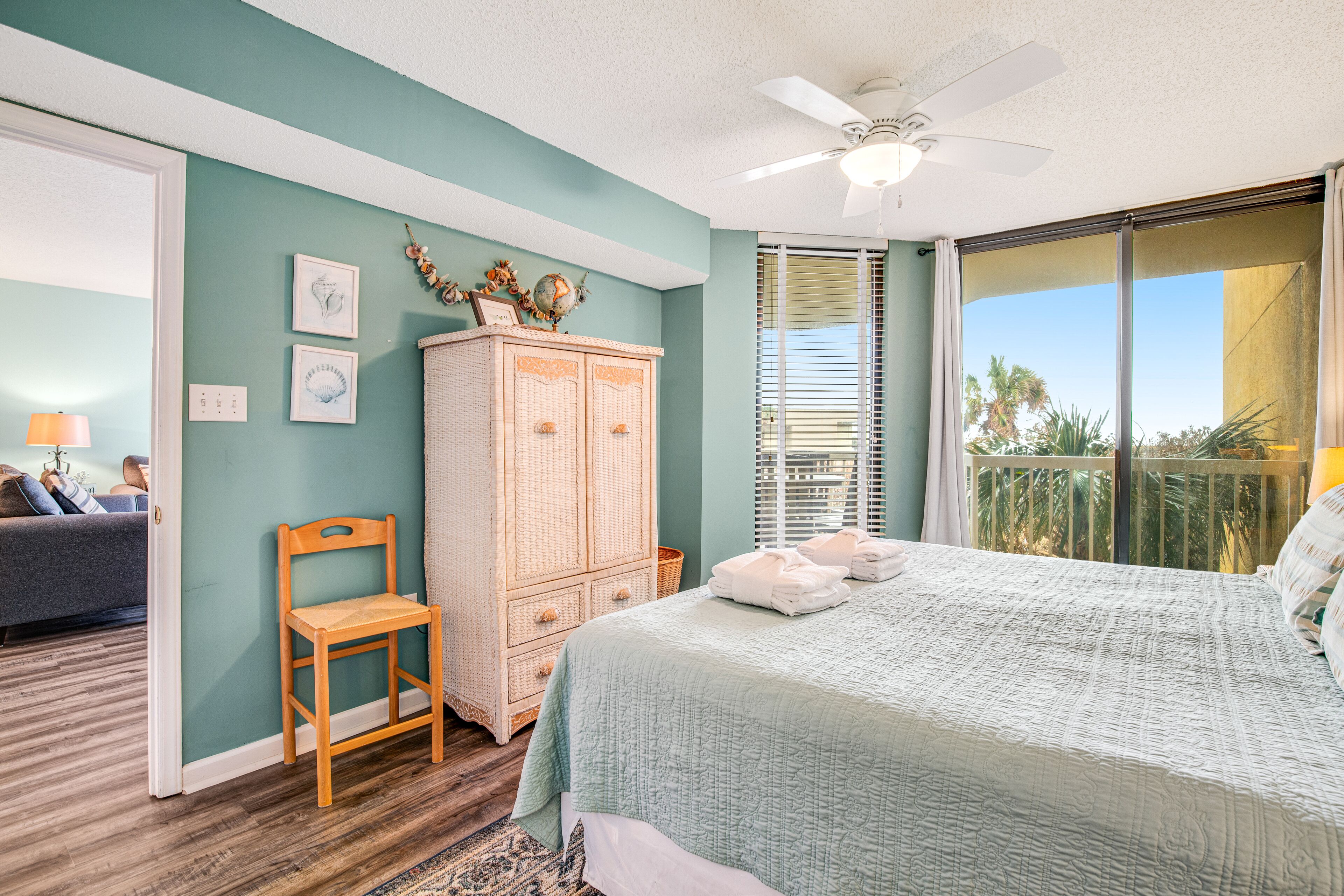 4 bedrooms, iron/ironing board, WiFi