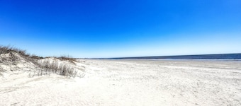 Renovated lagoon-view condo with screened porch & WiFi - steps from the beach