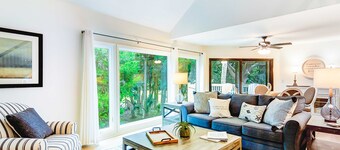 Golf-and-sea villa within walking distance of beach + resort amenities