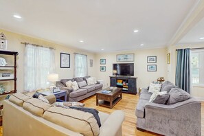 TV, DVD-spiller og kontorer