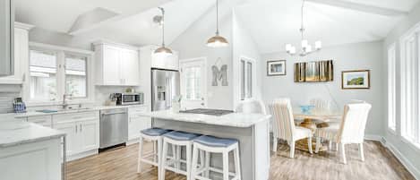 Refrigerador, microondas, horno, placa de cocina