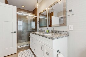 Shower, hair dryer, towels, shampoo