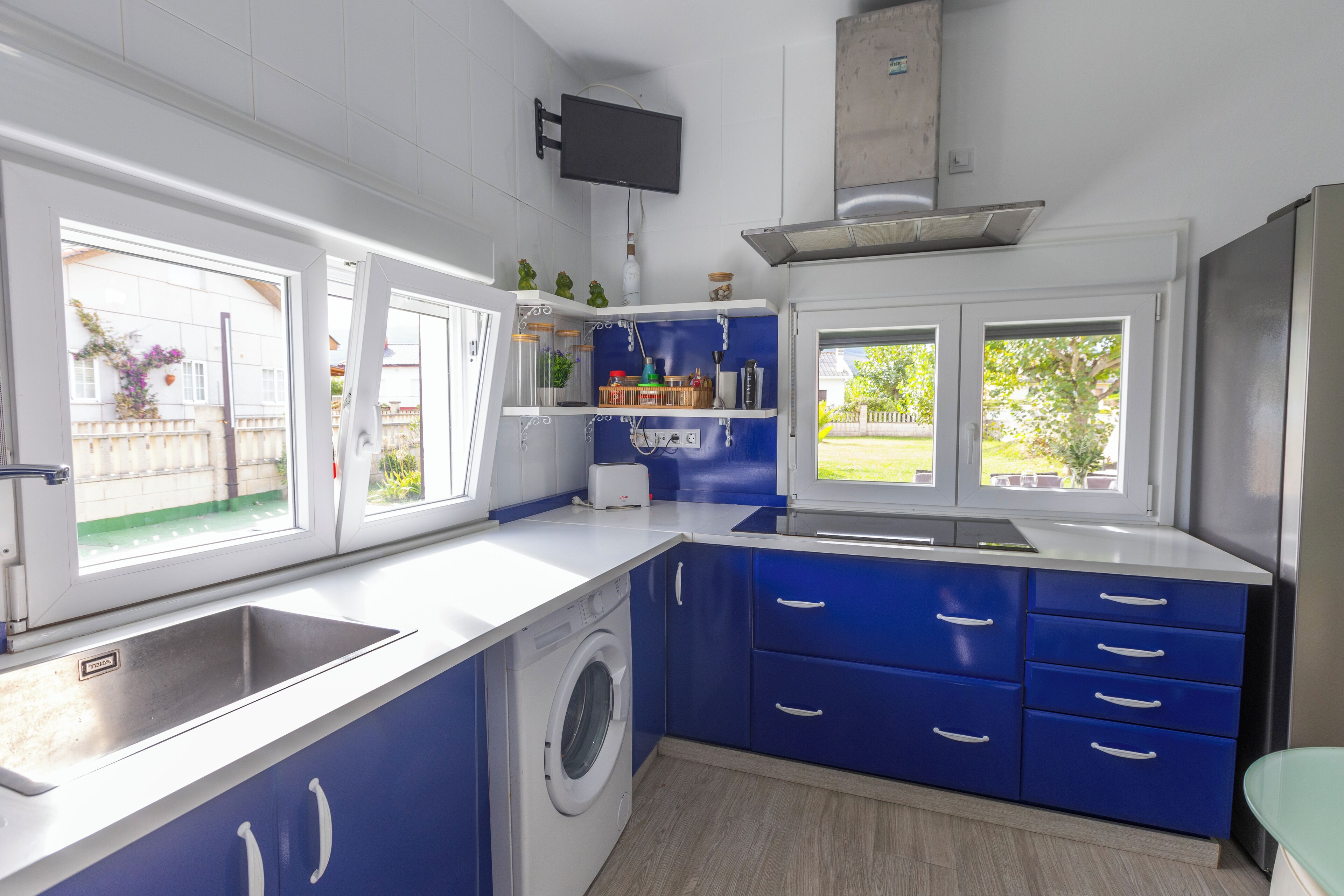 Micro-ondes, four, plaque de cuisson