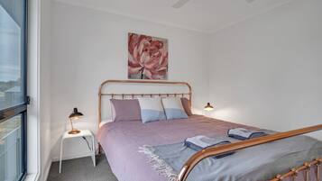 3 makuuhuonetta, silitysrauta/-lauta, internet, vuodevaatteet