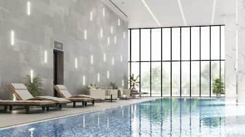 Una piscina techada, 2 piscinas al aire libre