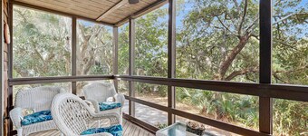 First floor villa with lagoon views within walking distance to the beach/parks