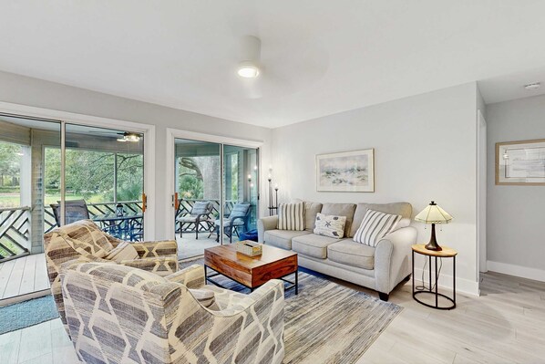 Téléviseur, bureau