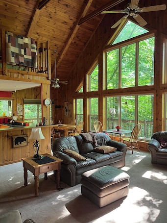 TV. Hartford Hideaway! Soothing cabin in the Smokies.