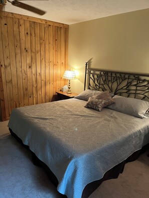 2 bedrooms, WiFi, bed sheets - Hartford Hideaway! Soothing cabin in the Smokies. (Hartford)