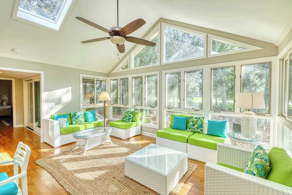 TV, DVD player, offices - Remodeled Home with Deck, Sun Porch & In-Law Suite - Dogs OK, Beach Nearby (Kiawah Island)