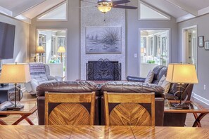 TV, DVD-spiller og kontorer