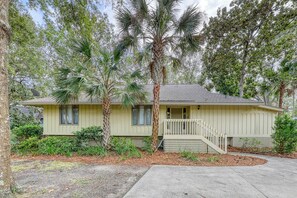 Exterior - Remodeled Home with Deck, Sun Porch & In-Law Suite - Dogs OK, Beach Nearby (Kiawah Island)