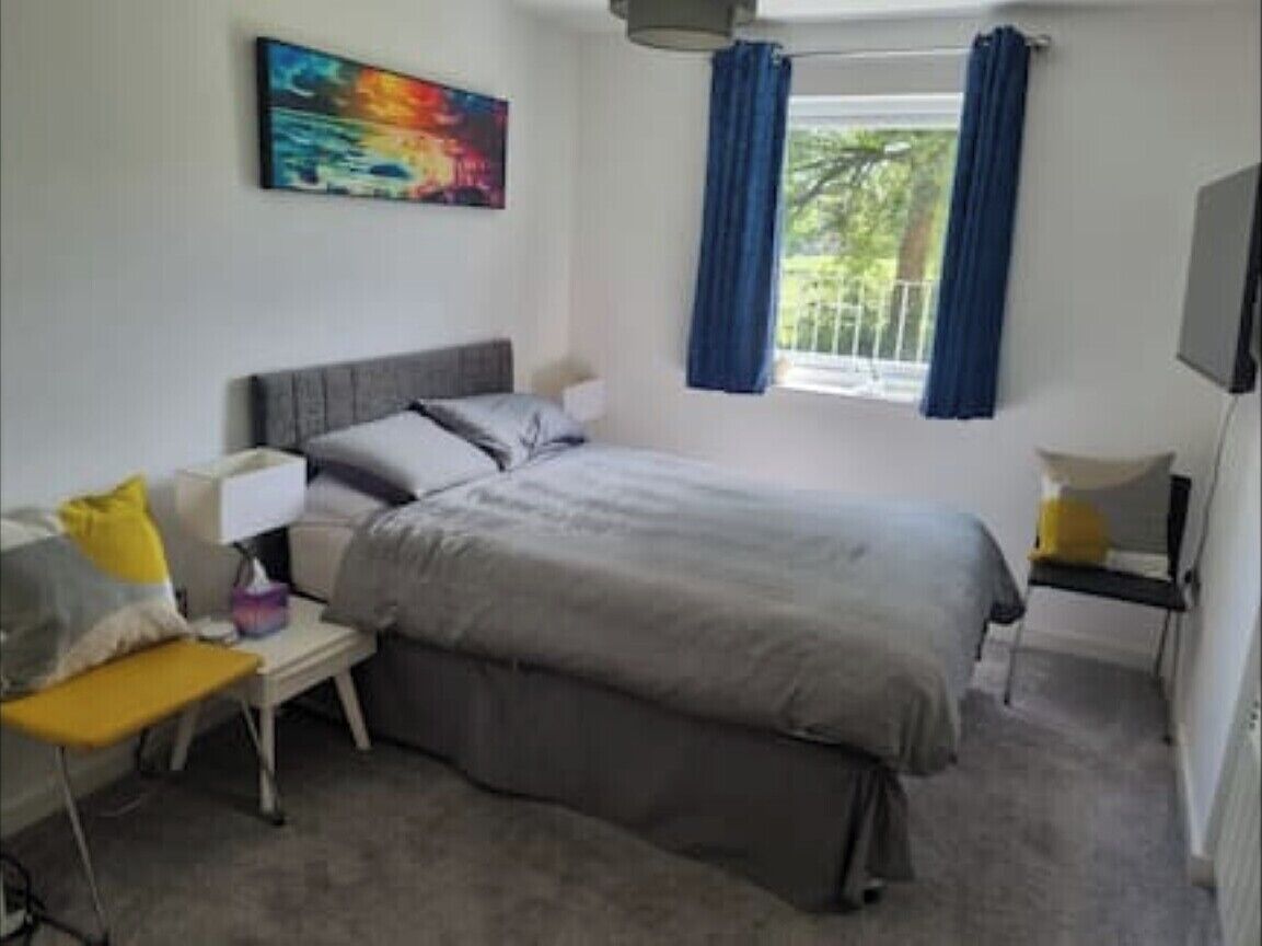 1 habitación, tabla de planchar con plancha, wifi y ropa de cama 