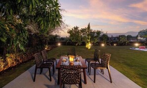 Outdoor dining