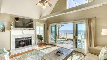 Fernseher, DVD-Player, Arbeitsbereiche