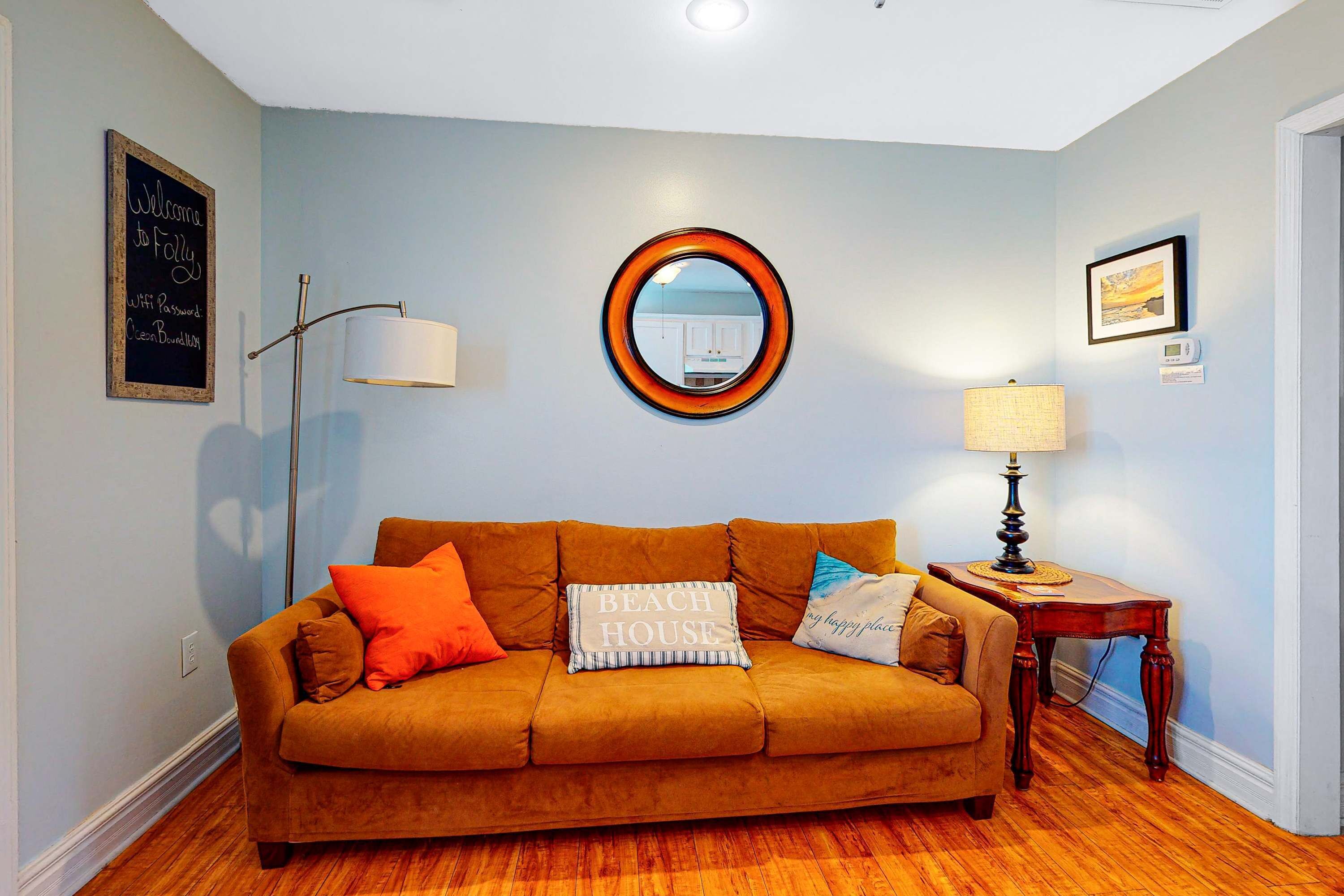 Fernseher, DVD-Player, Arbeitsbereiche