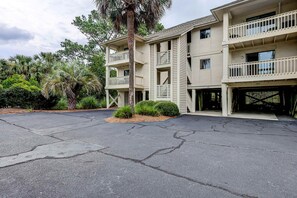 Exterior - Fully updated condo with serene view, enclosed balcony, WiFi, W/D, pool, & gym (Seabrook Island)
