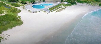 Serenity by the Sea - Beachfront studio in Mont Vernon