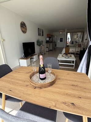 Dining - Serenity by the Sea - Beachfront studio in Mont Vernon (Cul-de-Sac)