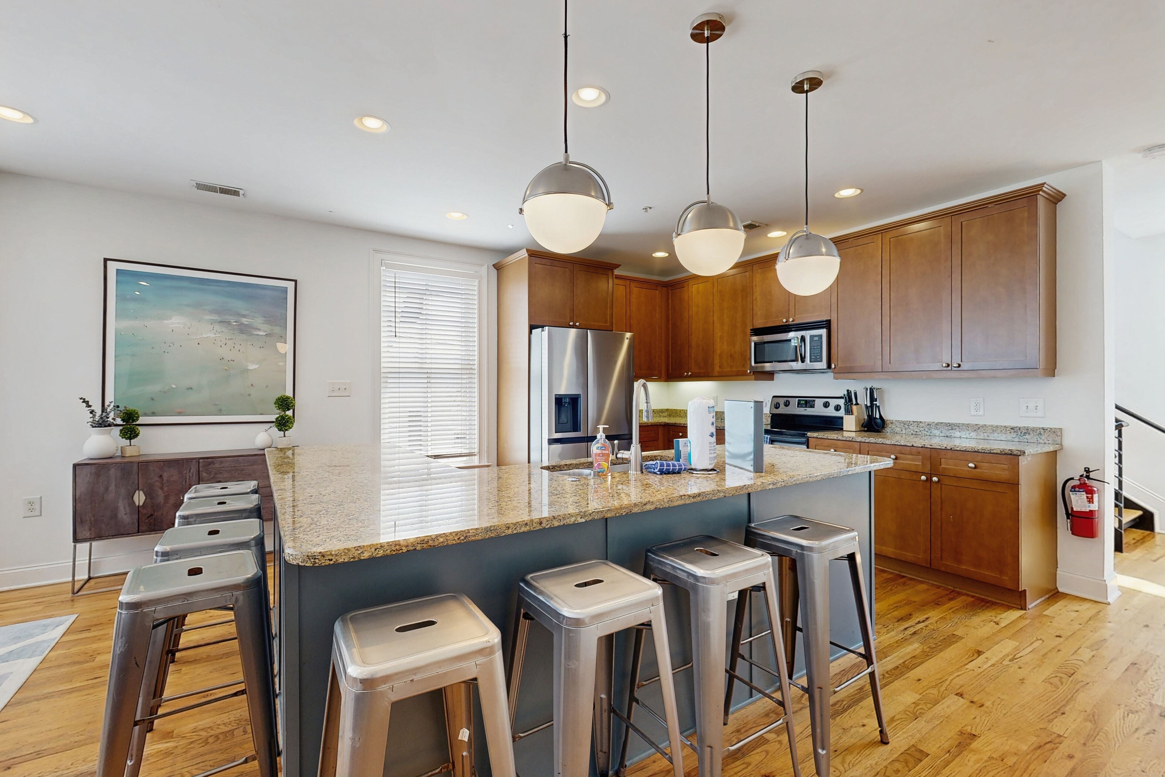 Geladeira, micro-ondas, fogão, cooktop