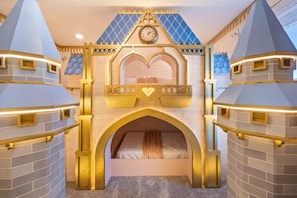 Unclassified image, 2 of 100, button