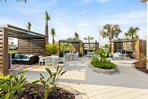 Unclassified image, 5 of 100, button