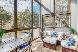 Interior - Bright, beautiful home with screened-in porch, wood flooring, & AC - dogs ok (Kiawah Island)