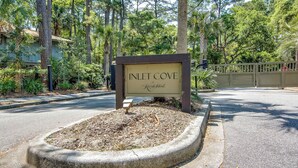 A sign for Inlet Cove at Kiawah Island. - Dog-friendly home with deck, grill & pool - easy walk to beach, dining & shops (Kiawah Island)