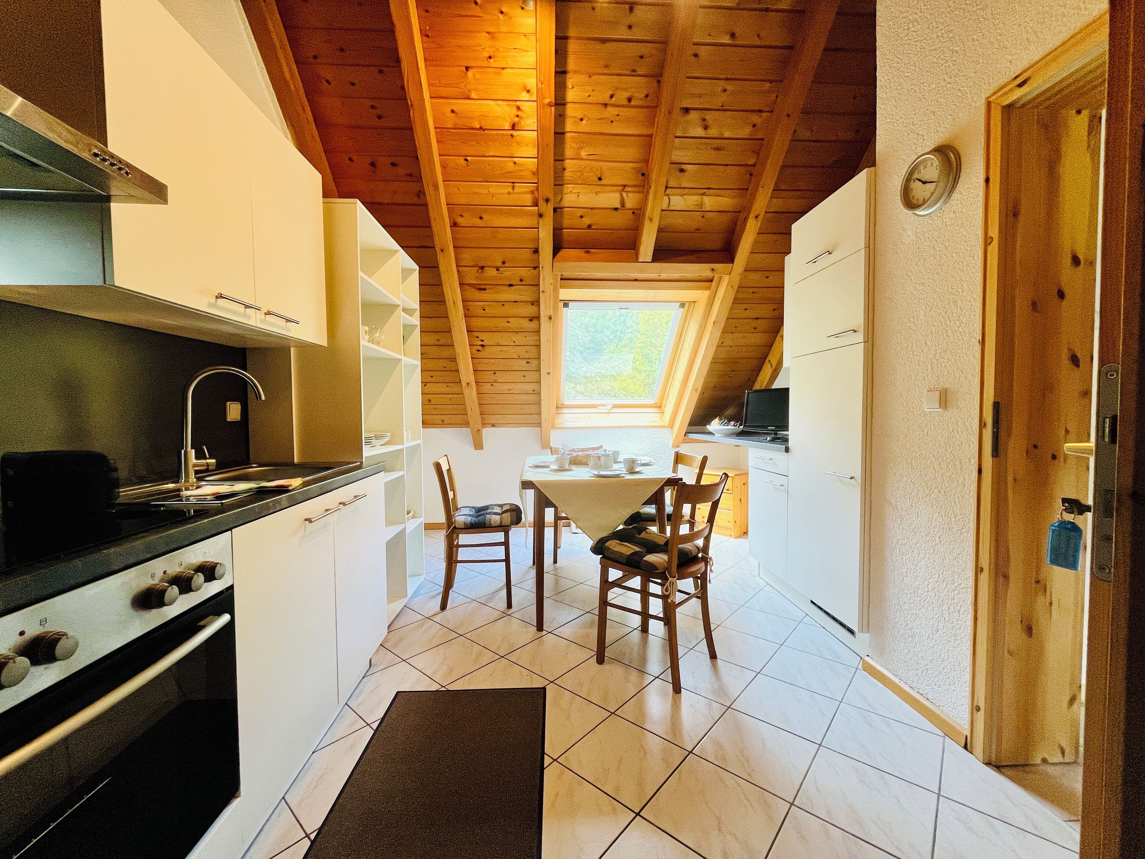 Horno, placa de cocina y lavavajillas