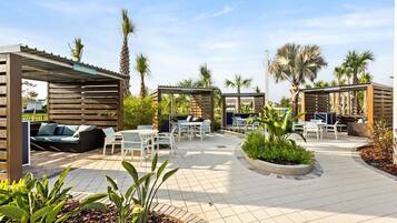 屋外ダイニングエリア