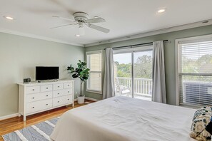 3 habitaciones, tabla de planchar con plancha, wifi y ropa de cama 