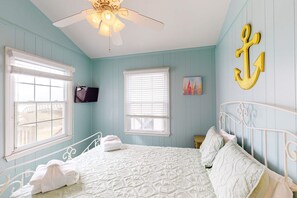 3 bedrooms, iron/ironing board, WiFi, bed sheets - Oceanfront home with WiFi, full kitchen, & deck that spans the side of the home (Folly Beach)