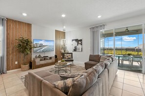 TV - 8 Bedrooms/ 6 Bathrooms/ Windsor Island (3707 LA) (Davenport)