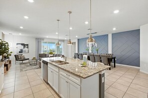 Interior - 8 Bedrooms/ 6 Bathrooms/ Windsor Island (3707 LA) (Davenport)