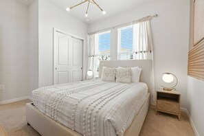 8 bedrooms, travel cot, WiFi, bed sheets