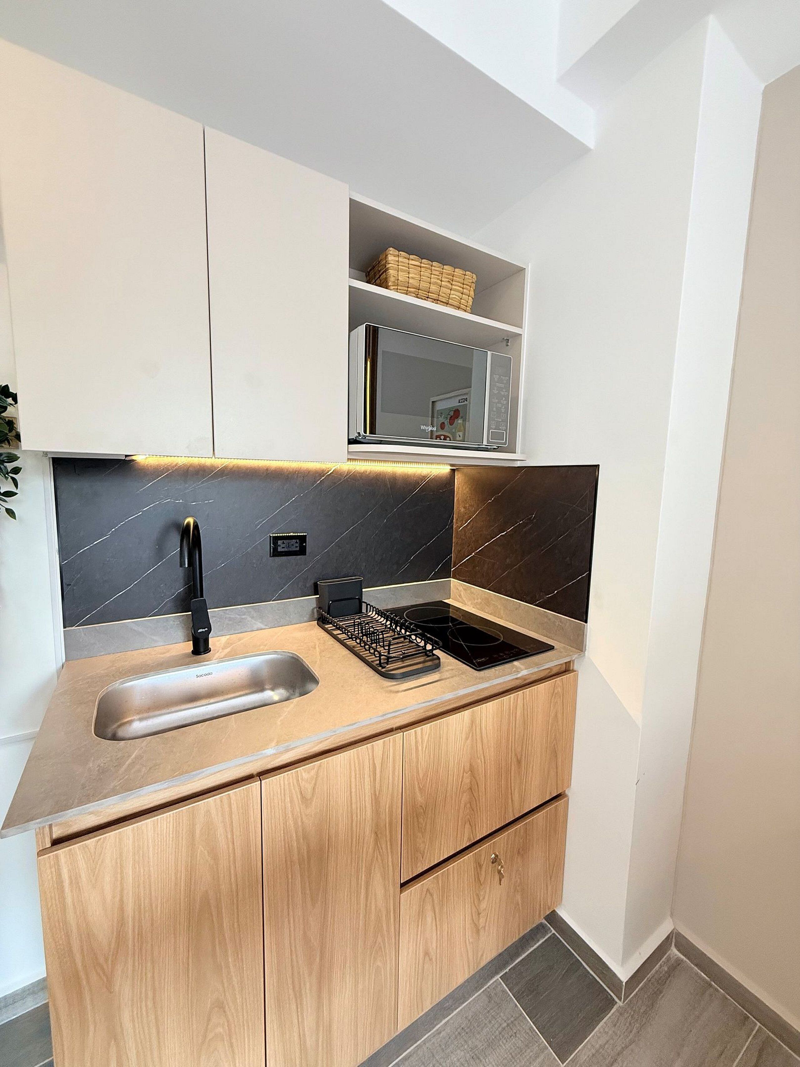 클래식 아파트 | 전용 주방 | 미니 냉장고, 전자레인지, 쿡탑, 식기 세척기