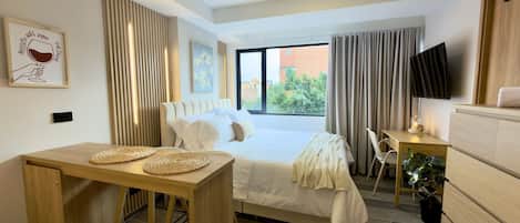 Classic Apartment | In-room safe, desk, blackout drapes, free WiFi