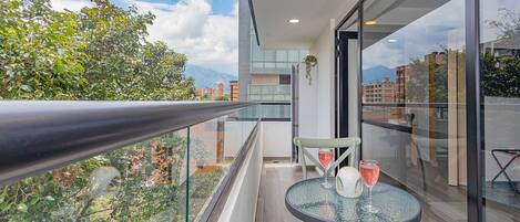 Apartamento clássico | Opções para refeição ao ar livre