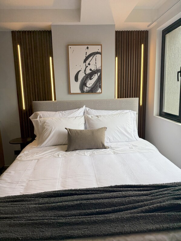 خزنة داخل الغرفة ومكتب وستائر تعتيم وواي فاي مجانًا