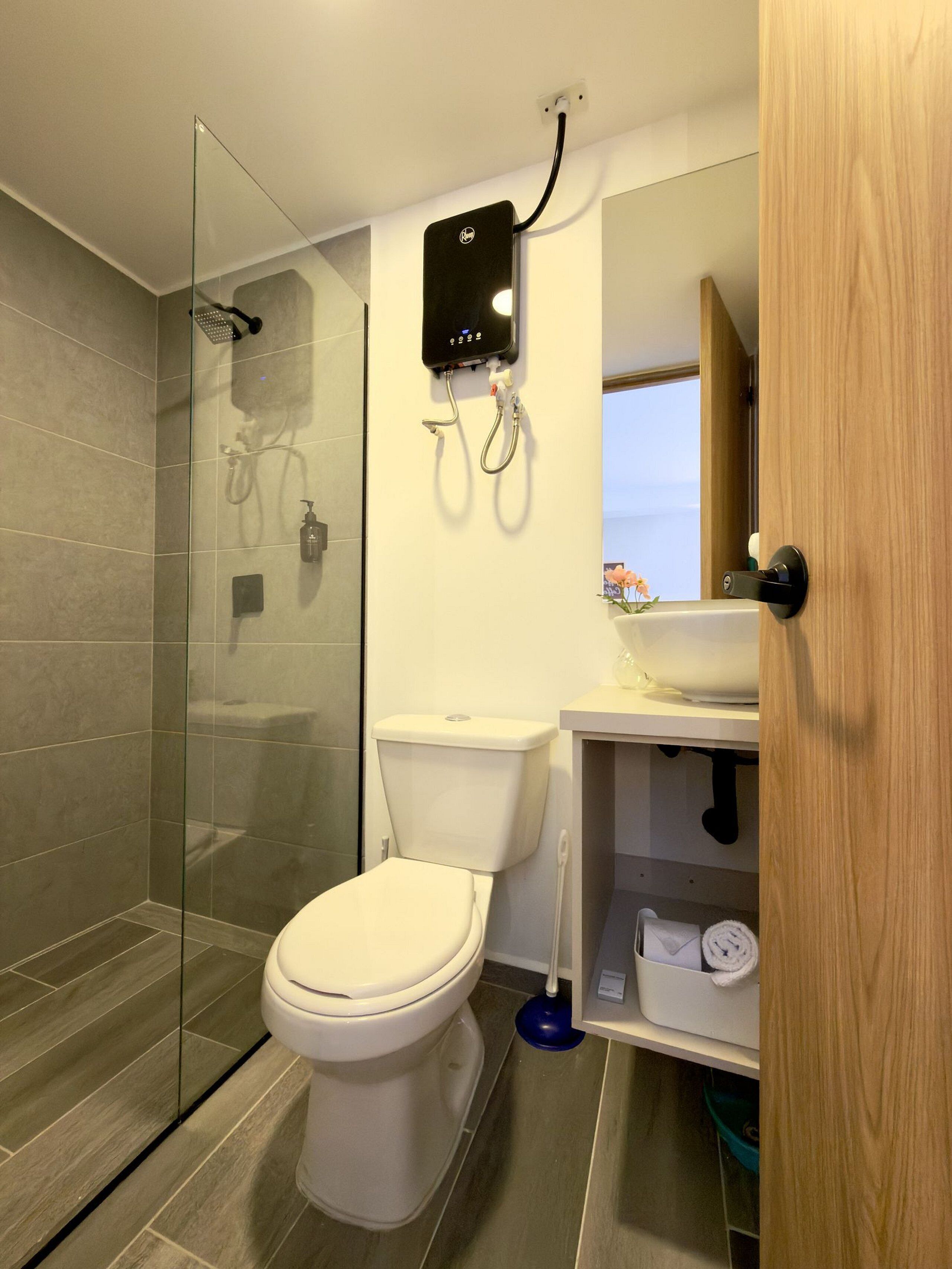 Classic-lejlighed | Badeværelse | Bruser, håndklæder, Sæbe, Toiletpapir