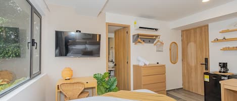 Classic Apartment | In-room safe, desk, blackout drapes, free WiFi